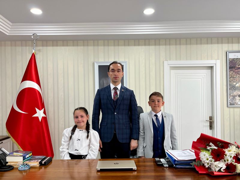 Kaymakam GÖZE Koltuğunu Minik Öğrencilere Devretti